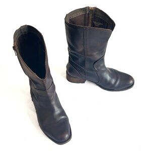 Born square toe western style boots in brown, size 8